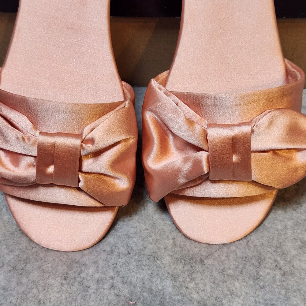 ZIGI SOHO Valiant Pink Blush Satin Slide Flat Dress Sandals - NEW IN BOX - Picture 3 of 6
